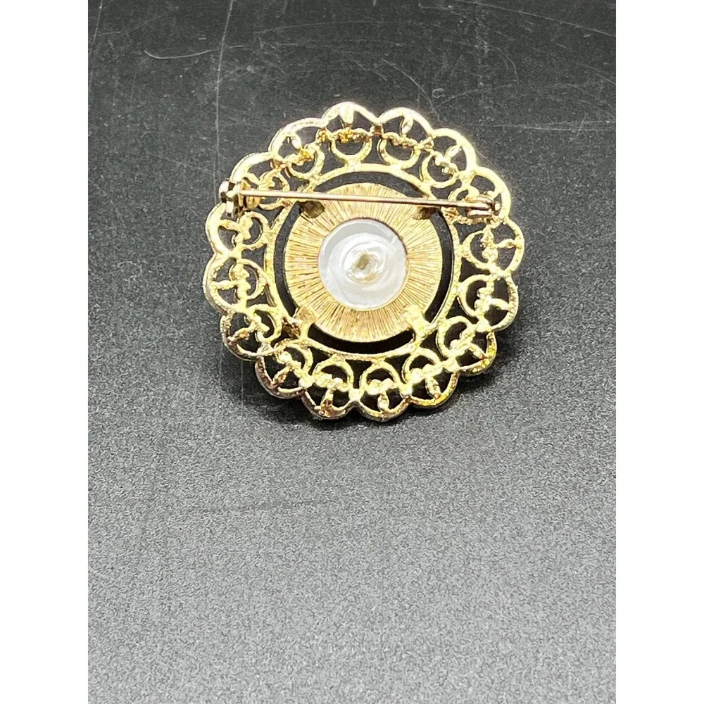 Gold Tone Scalloped‎ Brooch Faux Pearl Women Fashion Jewelry Accessory Vtg Style